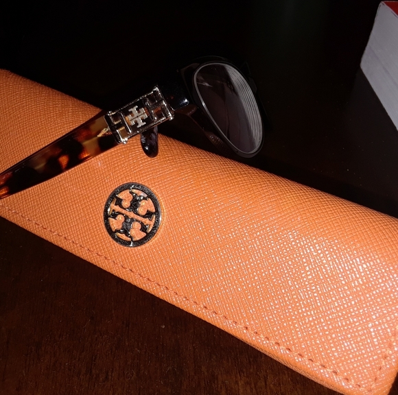 Tory Burch glasses case - Picture 1 of 7